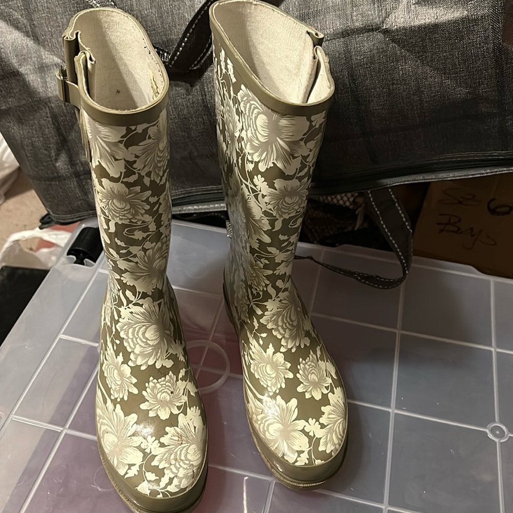 RAIN BOOTS.  Gently used. Sz. 8. Taupe color w/white roses.